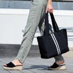 Amelia Tote - Black -goneforarun Sales 2023 FLYTE 04 BLACK LIFESTYLE 1