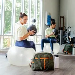 Adélie Bag - Camo Green -goneforarun Sales 2023 FLYTE 06 CAMO GYM LIFESTYLE1