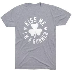 Running Short Sleeve T-Shirt - Kiss Me I Am A Runner Shamrock -goneforarun Sales 2023 tr 38140 GRAY FLAT