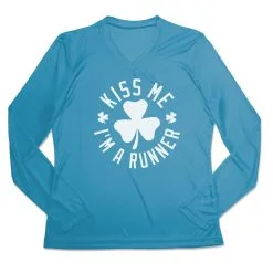 Women's Long Sleeve Tech Tee - Kiss Me I Am A Runner Shamrock -goneforarun Sales 2023 tr 44759 CAROLINA MAIN