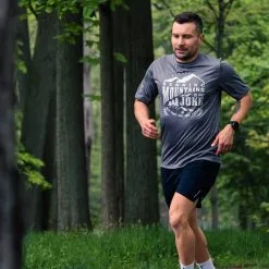 Men's Running Short Sleeve Performance Tee - Running Mountains -goneforarun Sales 2023 tr 45604 LIFESTYLE MODEL 1